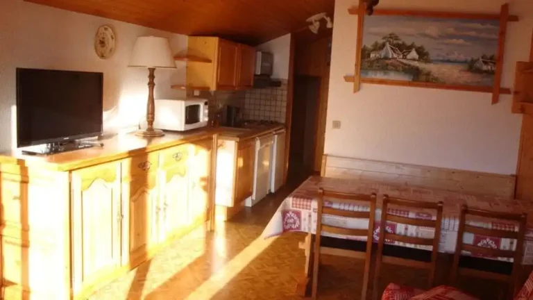 La Clusaz Locations - Chalet le Clos Fayards - Séjour cuisine