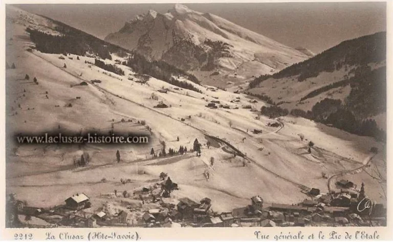 La Clusaz Locations - Photo ancienne La Clusaz vue générale et l'Etale