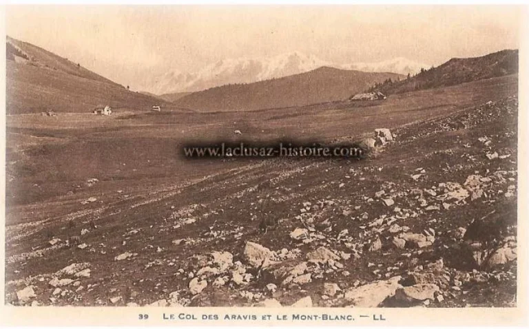 La Clusaz Locations - Photo ancienne la Clusaz le col des Aravis et le Mont Blanc